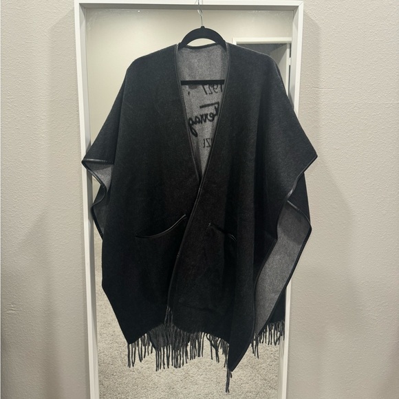 Salvatore Ferragamo Reversible Cashmere Cape - Picture 6 of 8